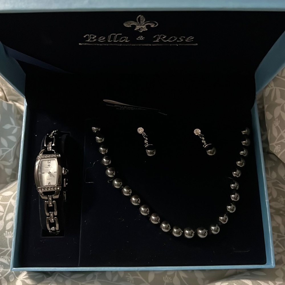 Bella & Rose jewelry set